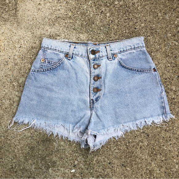 Levi’s 37942 washed denim shorts - Picture 3 of 3